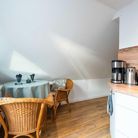 Ferienwohnung Im Reetdachhaus Херингсдорф Экстерьер фото